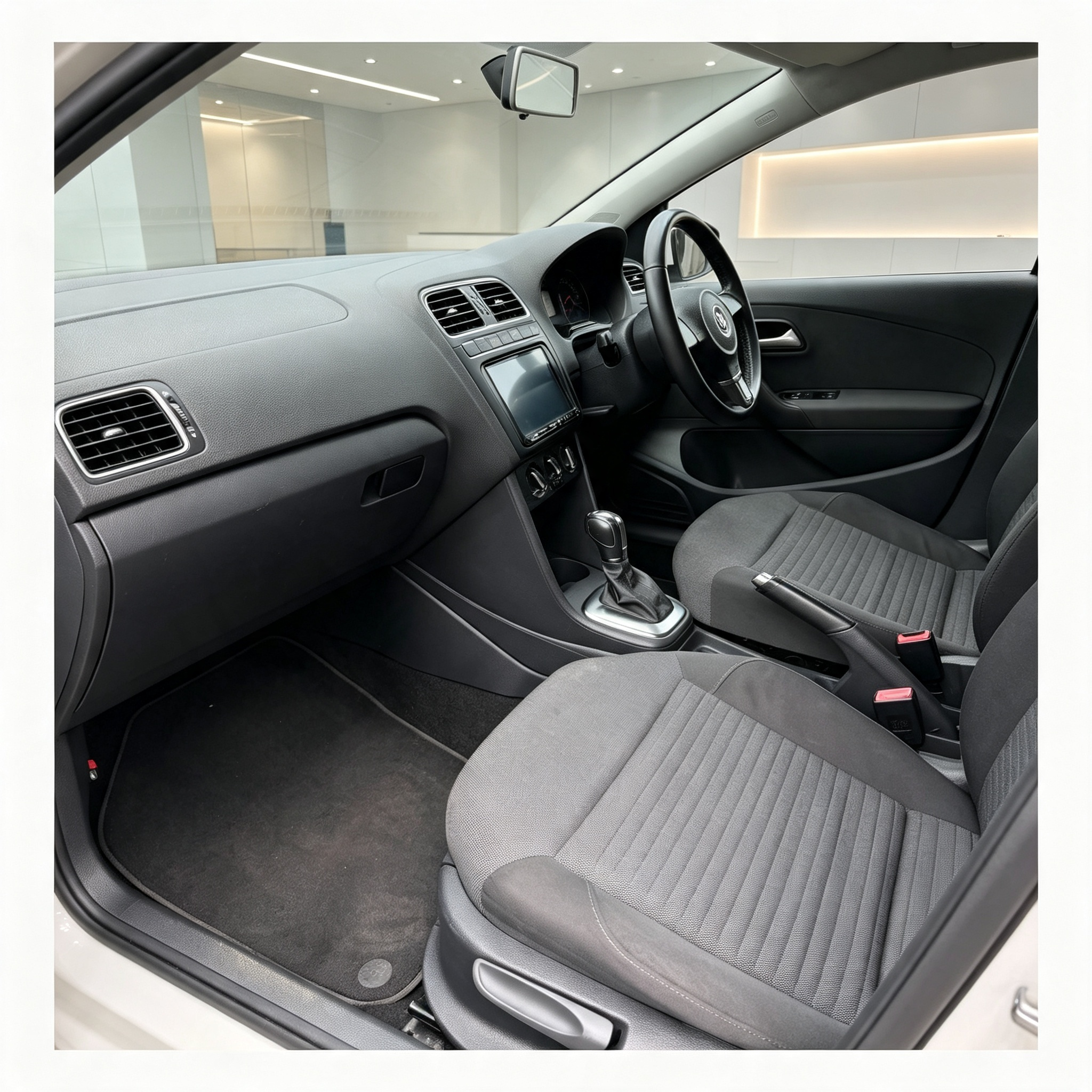 Volkswagen Polo photograph 5